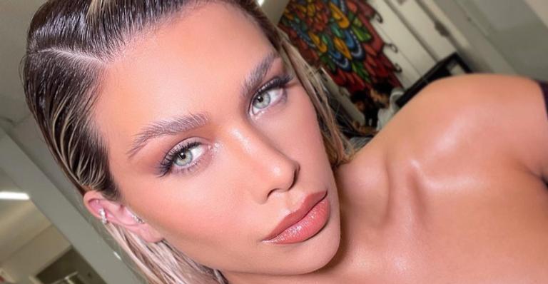 Flávia Pavanelli renova o visual e chama atenção da web: ”É muita beleza!”