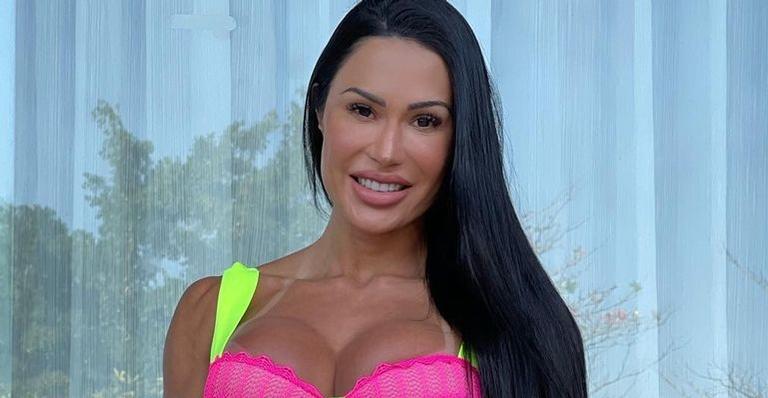 Gracyanne Barbosa ostenta corpaço super definido com calcinha fio dental: ”Que bumbum é esse?”