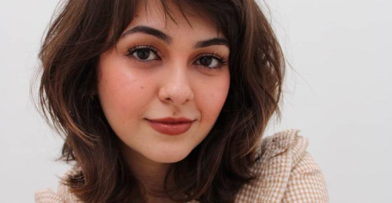 Klara Castanho abre álbum de fotos com registros divertidos: ”Ligeiramente caóticas”