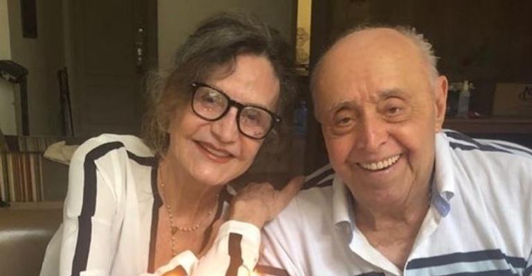 Rosamaria Murtinho comemora 62 anos ao lado de Mauro Mendonça: ”Exemplos”