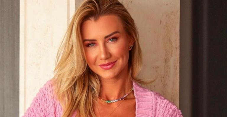 Ana Paula Siebert aposta em look grifado de mais de R$33 mil para viagem de avião