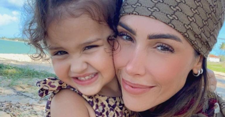 Bella Falconi brinca ao revelar que está procurando emprego para Stella: ”Se autodeclarou adulta”