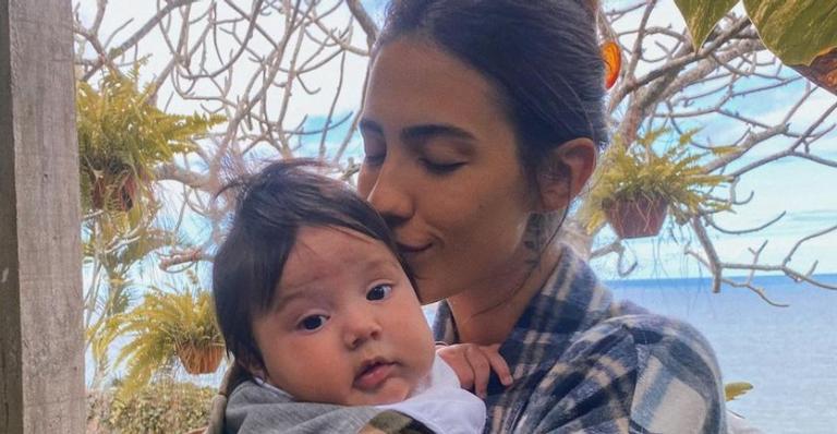 Gabi Brandt exibe momento carinhoso com o filho, Henri e derrete a web: ”Tão perfeito!”