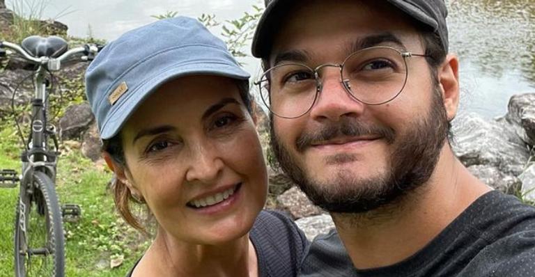 Túlio Gadêlha compartilha momento carinhoso com Fátima Bernardes em cachoeira do Jalapão