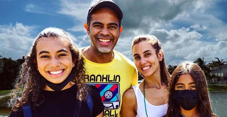 Jair Oliveira posta clique encantador em família: ”Onde recarrego todas as excelentes energias!”