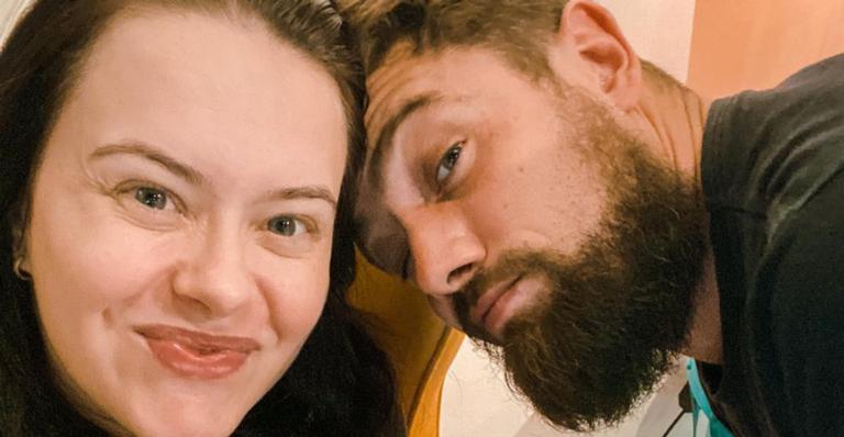 Mari Bridi brinca ao fotografar Rafael Cardoso de máscara: ”Mais assustadora que engraçada”