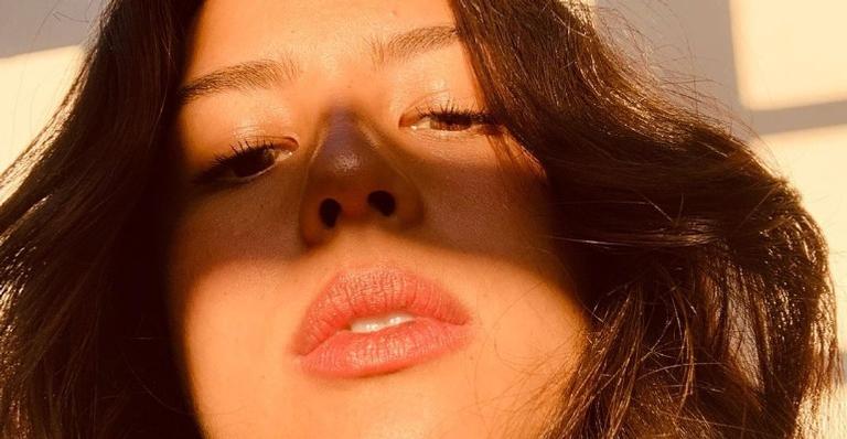 Yanna Lavigne compartilha mensagem positiva com os fãs e encanta ao surgir na praia: ”Você é luz!”