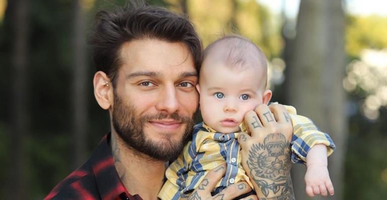 Lucas Lucco encanta a web ao mostrar o filho fazendo caras e bocas: ”Que lindeza”