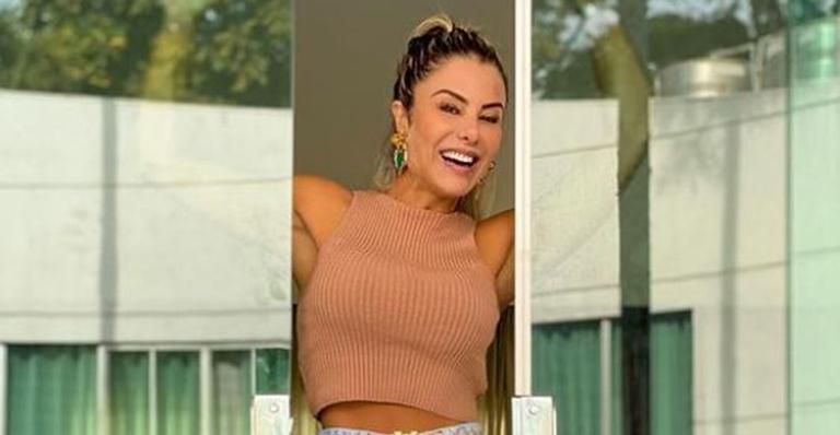 De biquíni, Poliana Rocha ostenta corpão e chama atenção na web: ”Muito maravilhosa!”