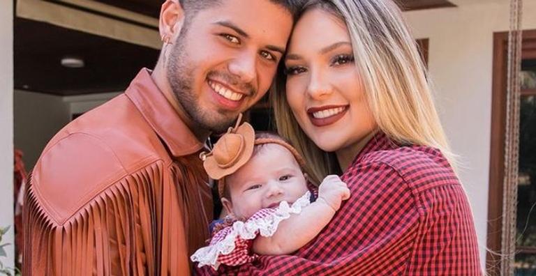 Comemorando dois meses da filha, Virginia Fonseca posta clique em família: ”Amo vocês!”