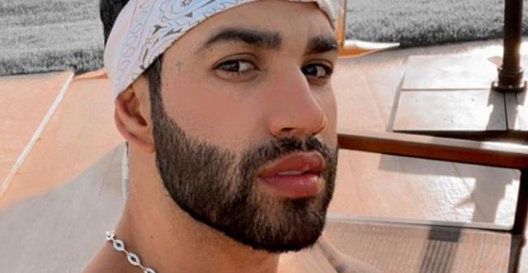 Gusttavo Lima surge sem camisa na academia e leva fãs à loucura: ”Cada vez mais lindo”