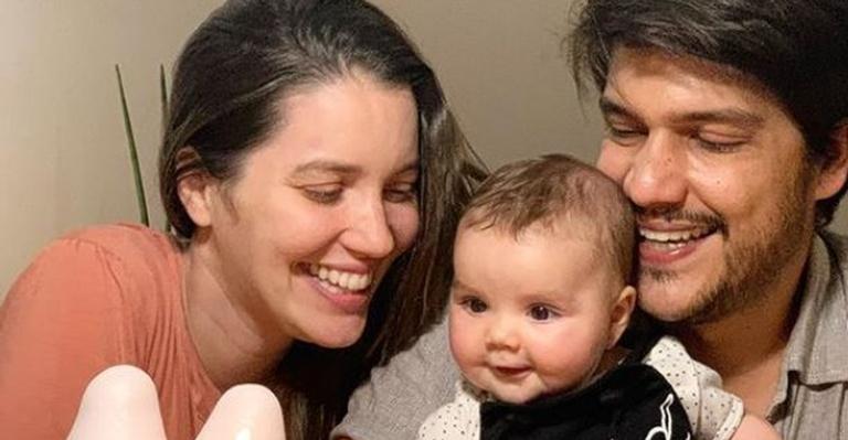 Após jantar romântico com Pedro Curvello, Nathalia Dill é surpreendida pela filha e diverte web