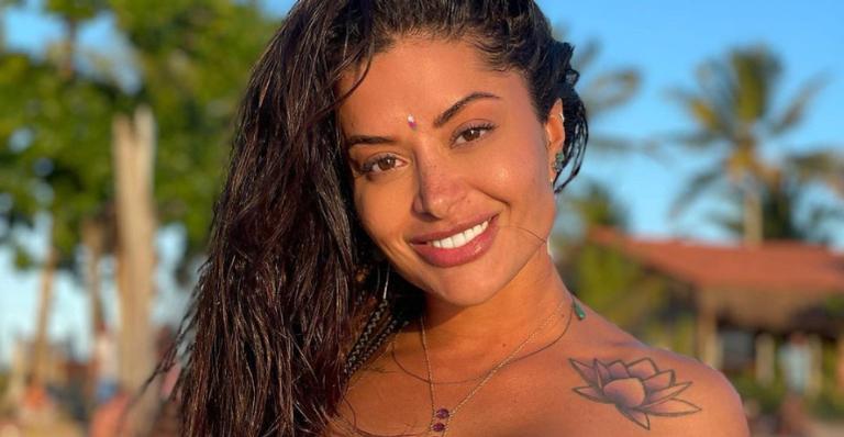 Aline Riscado curte clima ensolarado em Chapada dos Veadeiros e coleciona elogios: ”Musa”