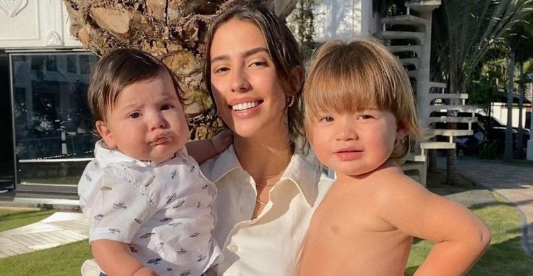 Gabi Brandt mostra a primeira vez do filho caçula, Henri, na praia