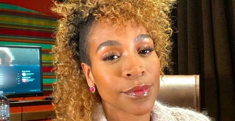 Karol Conká publica registros na natureza e aproveita para desejar boa semana aos internautas