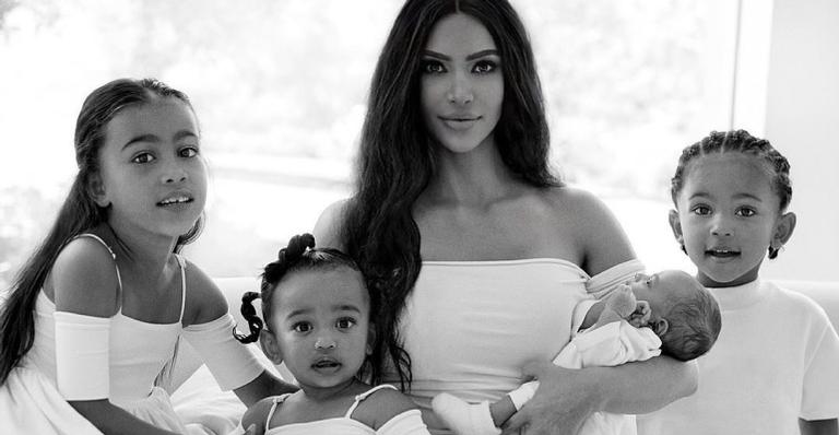 Kim Kardashian se derrete ao compartilhar cliques fofíssimos de seu filho, Psalm West