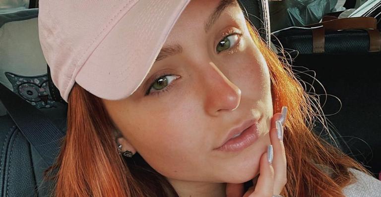 Larissa Manoela para tudo ao brilhar com visual grifado