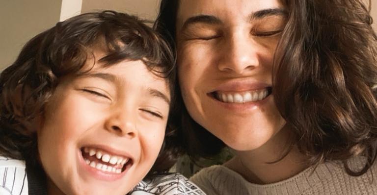 Tainá Müller relembra cliques amamentando o filho, Martin: ”A melhor e mais cansativa escolha”
