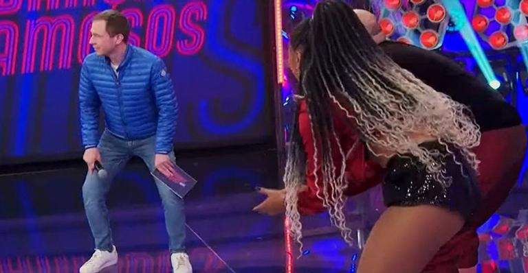 Tiago Leifert rebola no funk e vira assunto nas redes sociais: “Não levo o menor jeito!”