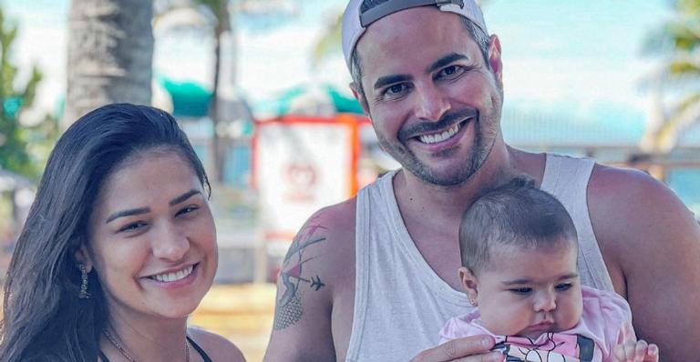 Zaya, filha de Simone e Kaká Diniz, derrete fãs ao surgir com gorro de frio: ”Coisa mais linda!”
