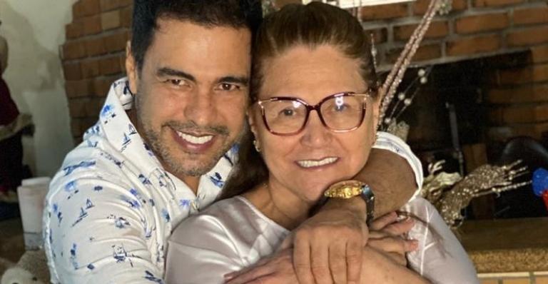 Zezé Di Camargo presta homenagem no aniversário da mãe: ”Ser seu filho é um privilégio!”