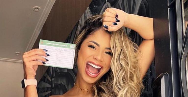 Lexa toma primeira dose da vacina contra covid-19 e celebra: ”Alegria que não cabe nesse coração”