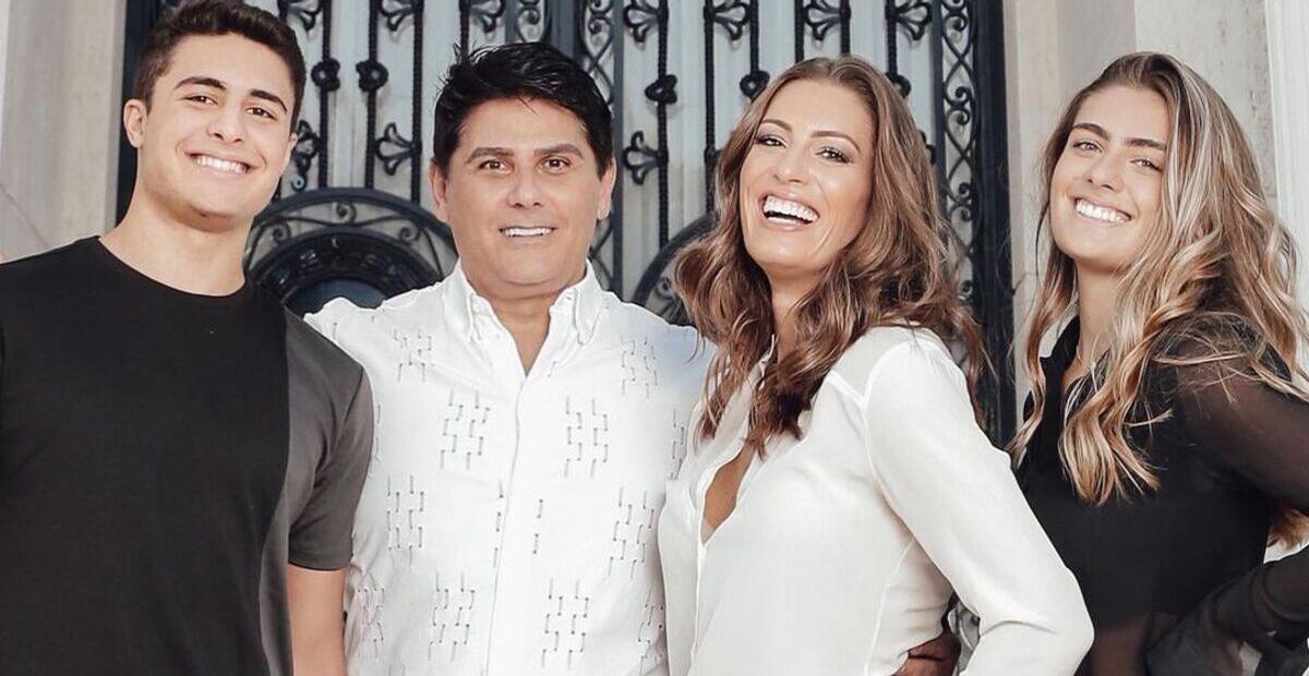 Em sua mansão, Elaine Mickely faz festa de aniversário luxuosa para a filha