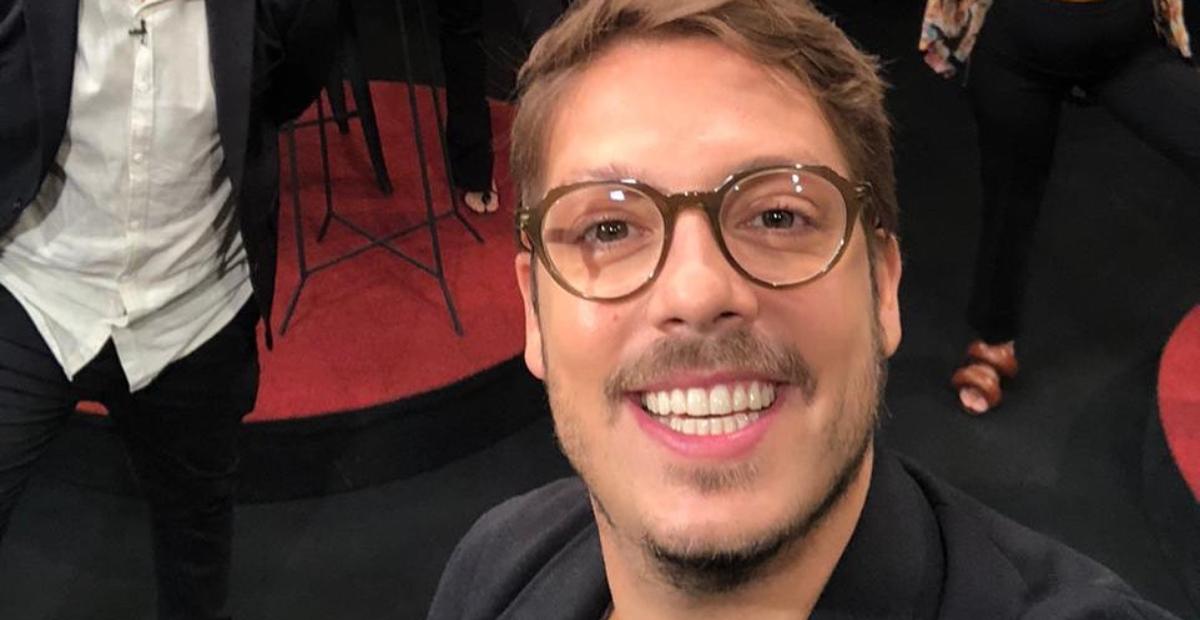 Fabio Porchat surge com as convidadas do seu programa e celebra: ”Que elenco é esse”