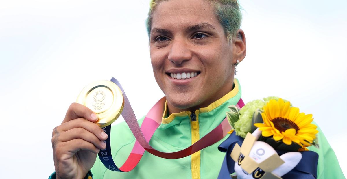 Famosos comemoram medalha de ouro de Ana Marcela Cunha na maratona aquática
