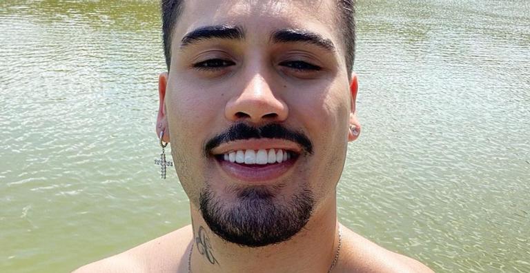 No interior de Minas Gerais, Kevinho aproveita dia na fazenda e fãs brincam: ”Agroboy?”