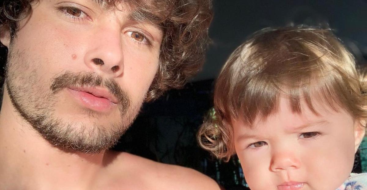 Rafa Vitti faz selfie divertida com Clara Maria e se derrete: ”Papai ama ser seu papai”