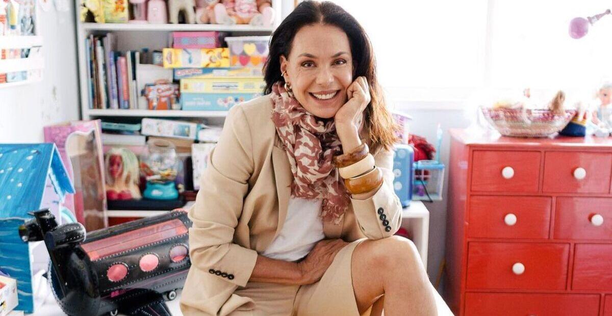 Mãe de Carolina Ferraz impressiona com beleza em foto: ”Como é linda”
