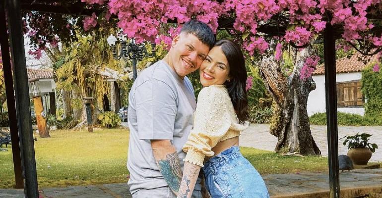 Ferrugem publica vídeo hilário com Thaís Vasconcellos e brinca: ”Competição pegando fogo”