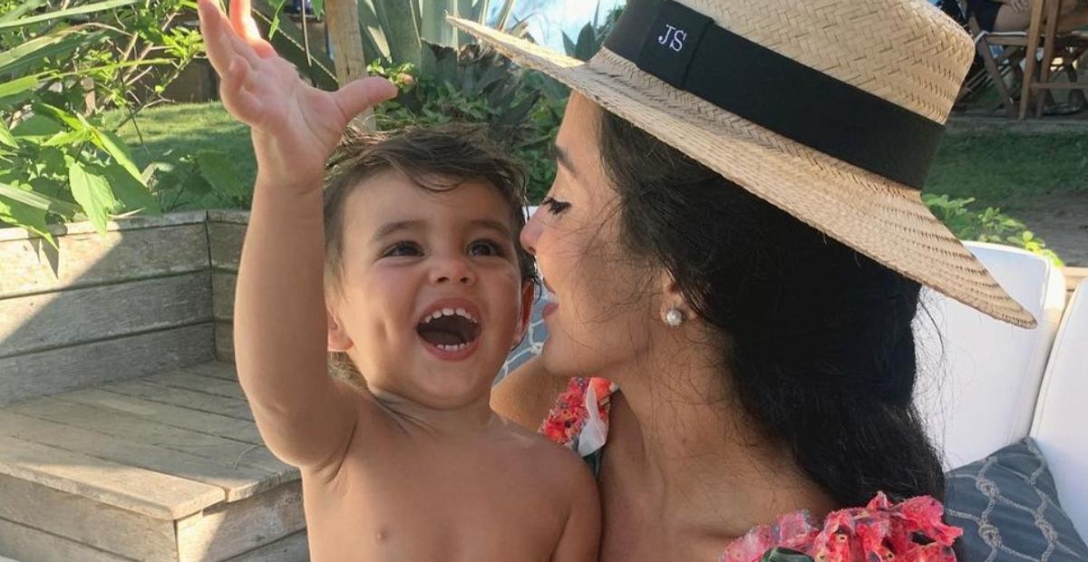 Jade Seba encanta web ao mostrar Zion se divertindo na praia: ”Colecionando momentos”