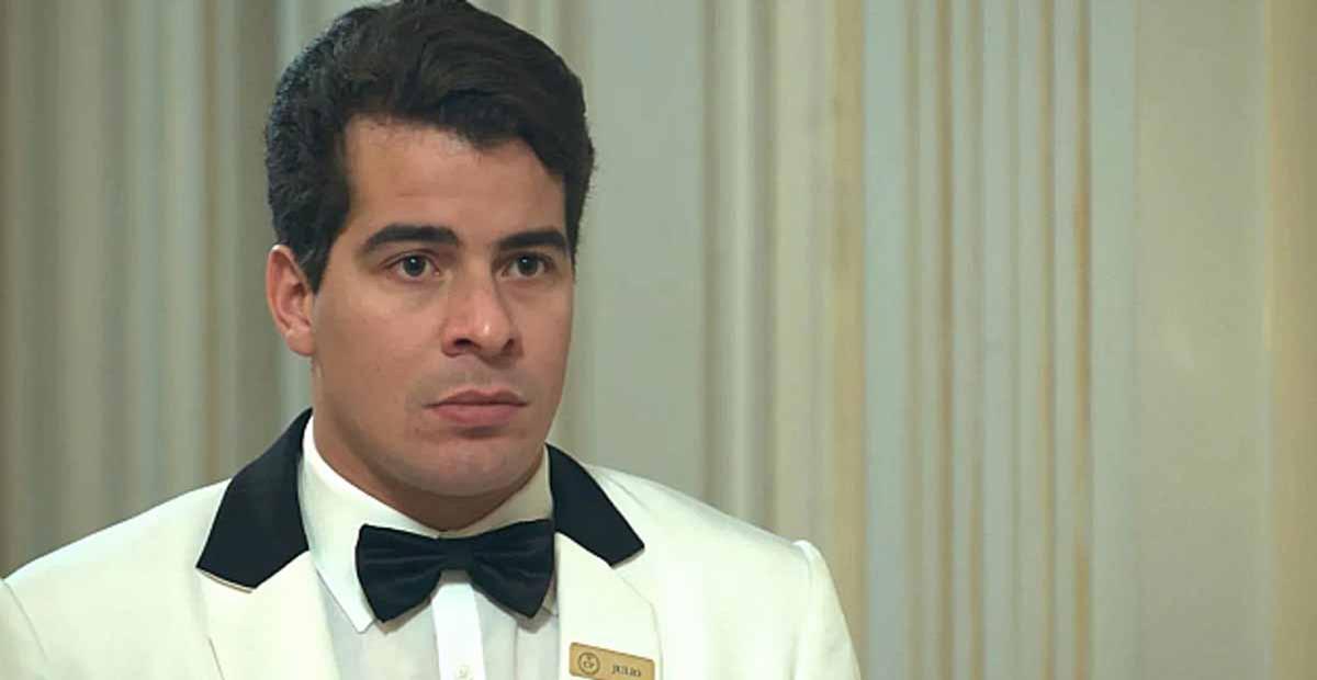 Júlio é flagrado com dinheiro roubado em ‘Pega Pega’