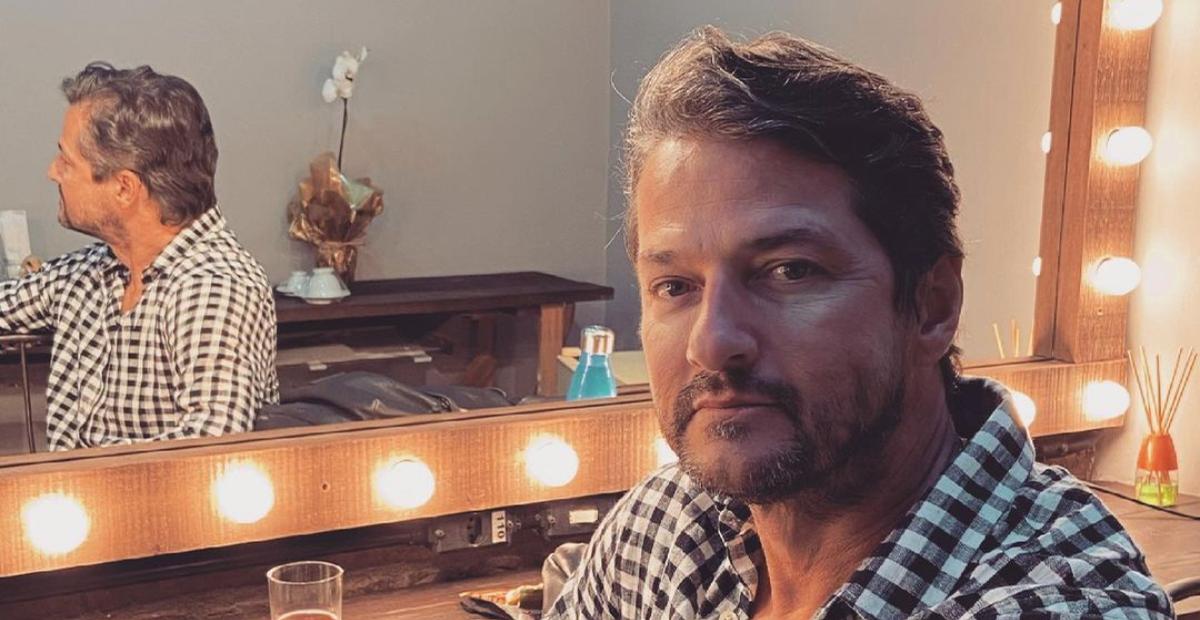Marcelo Serrado é vacinado contra Covid-19: ”Vacinem-se!”