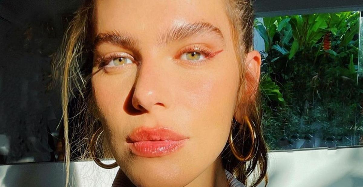 Mariana Goldfarb empina o bumbum e exibe curvas esculturais com biquíni fio dental: ”Que corpo!”