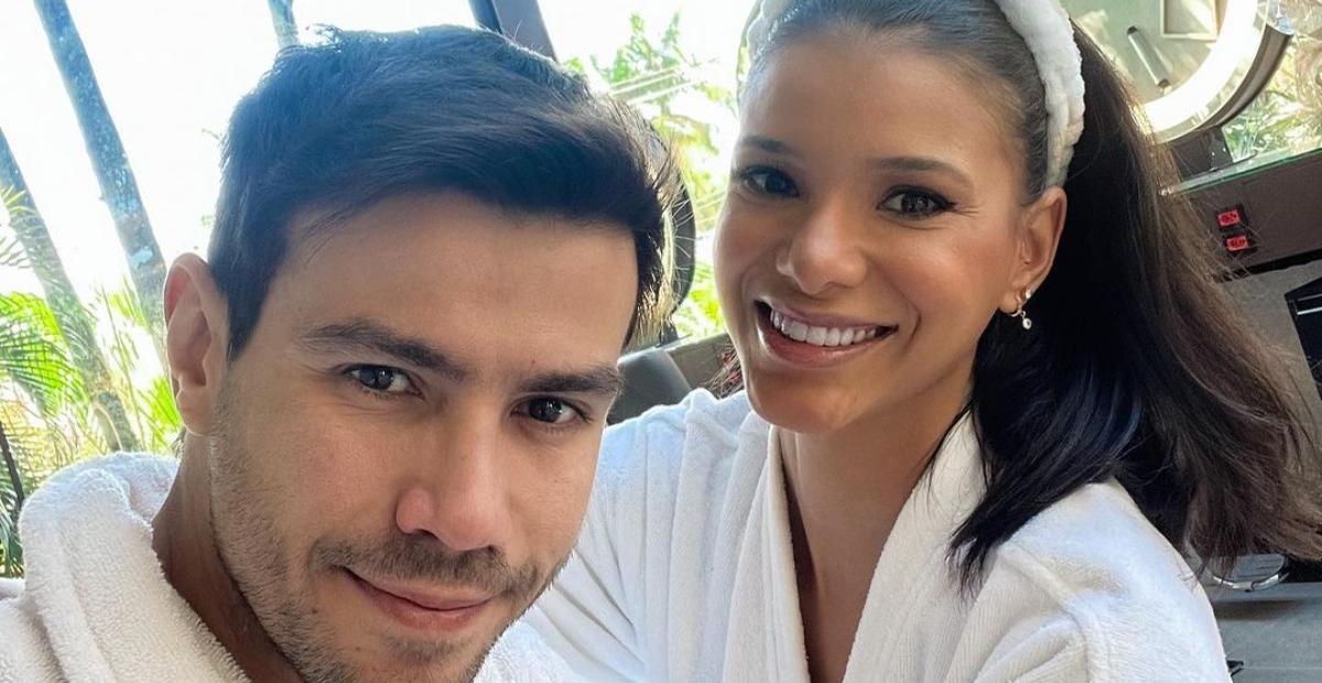 Mariano surge com Jakelyne Oliveira após rinoplastia: ”Carrossel de amor com nariz engessado”