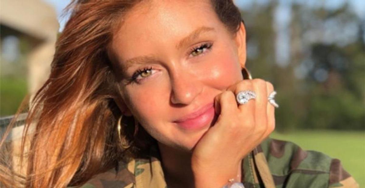 Marina Ruy Barbosa é clicada de biquíni colorido e arranca suspiros