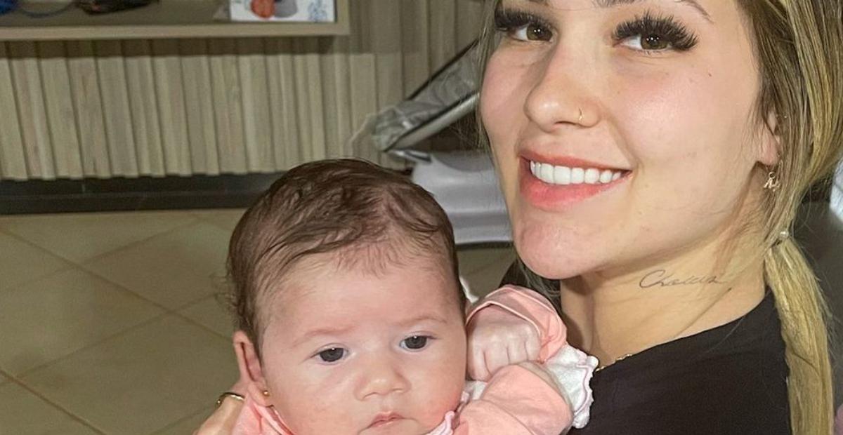 Virginia Fonseca surge com Maria Alice no colo e mostra nova tatuagem em homenagem à filha: “Amo você, Maliiiiia!”