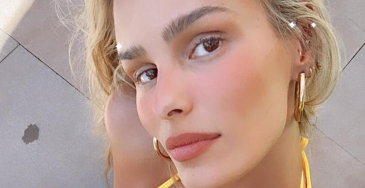 Yasmin Brunet se exibe tomando sol com biquíni fio dental e ostenta corpo escultural: ”Surreal”