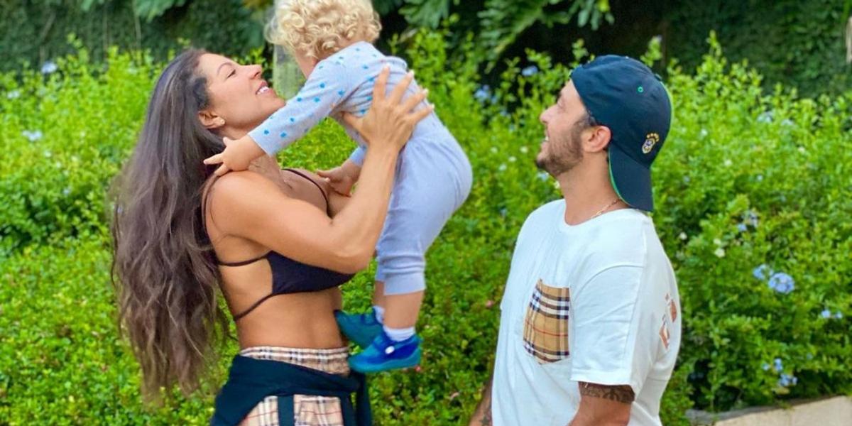 Andressa Ferreira não poupa amor ao exibir clique especial em família: ”Minha estrutura!”