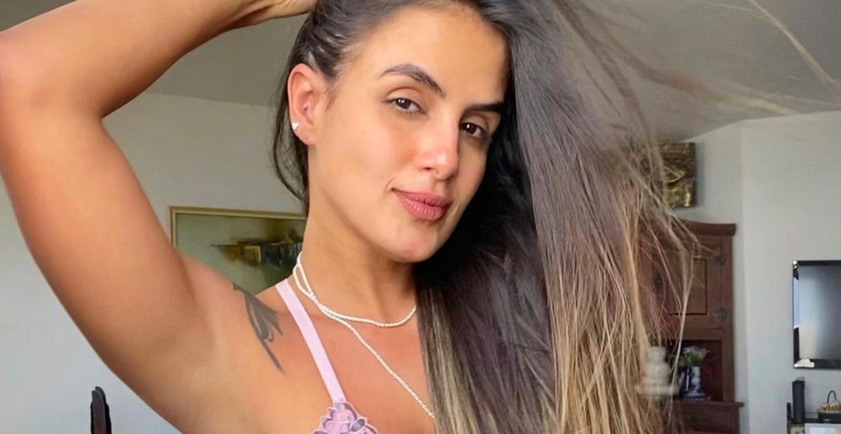 Carol Peixinho começa dia animada com clima ensolarado de Salvador