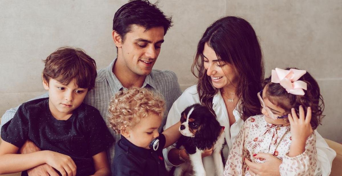 Felipe Simas resgata lindo registro em família: ”De um dia de praia sem máscara”