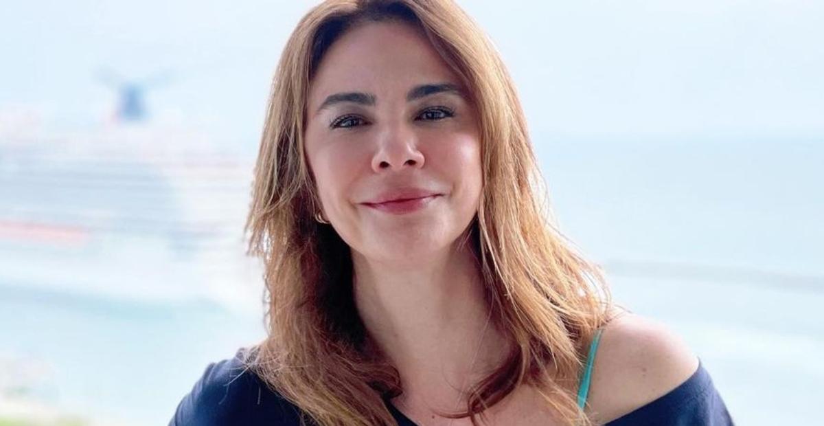 Luciana Gimenez exibe shape definido de biquíni fininho em praia de Ibiza: ”Um corpo é um corpo”