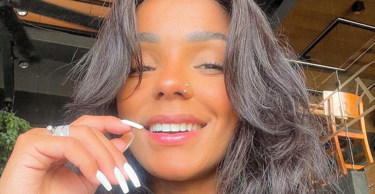 Nos Estados Unidos, Brunna Gonçalves é imunizada contra a covid-19