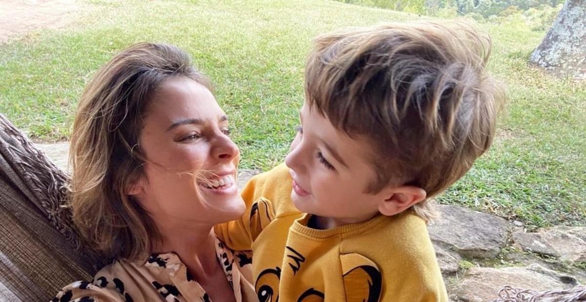 Grávida, Rafa Brites resgata foto com Rocco e comemora: ”Vou ter outro bebê pra esmagar”