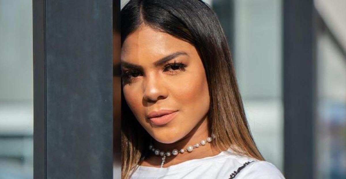 Tays Reis se exibe em selfies de biquíni fininho e para tudo com curvas esculturais: ”Que corpo!”