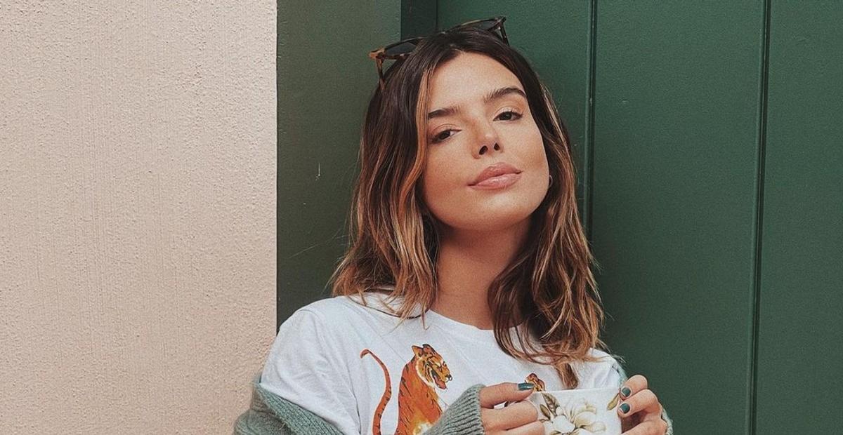 Giovanna Lancellotti surge belíssima em cliques ao ar livre: ”Fria e florida”