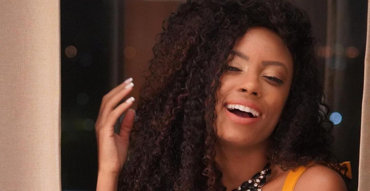Lumena Aleluia recebe elogios da web ao publicar selfie deslumbrante: ”Que linda!”